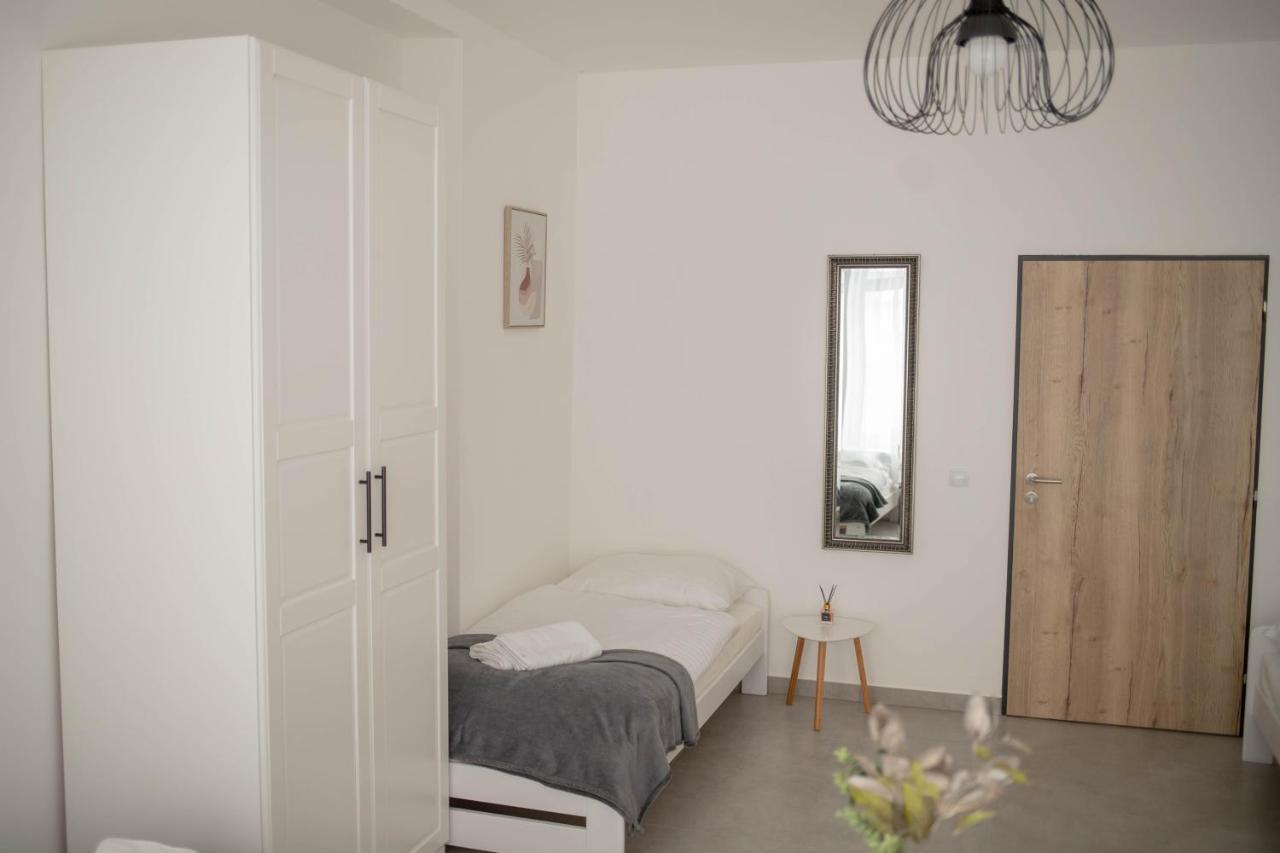 Ferienwohnung Rezidence Kbely - Free Parking Prag Exterior foto