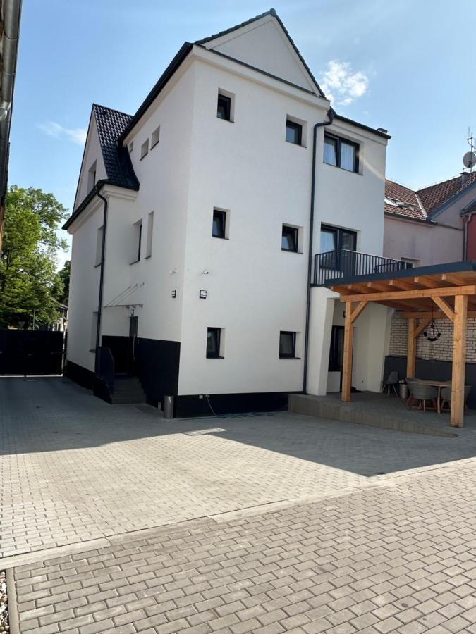 Ferienwohnung Rezidence Kbely - Free Parking Prag Exterior foto