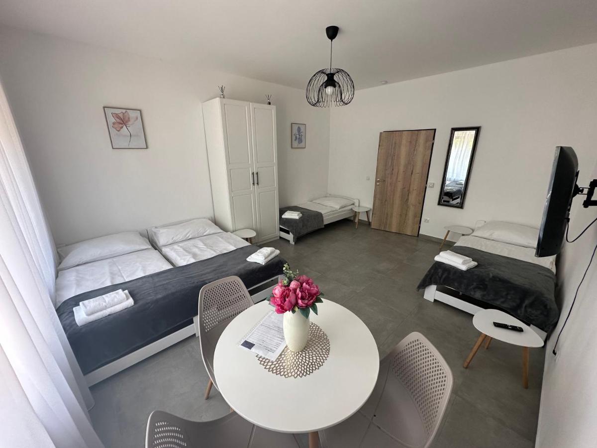Ferienwohnung Rezidence Kbely - Free Parking Prag Exterior foto